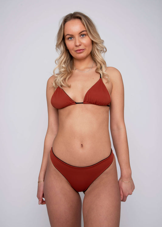 Devika "Den Lille Gudinnen" Bikinitruse - vendbar rustrød og svart