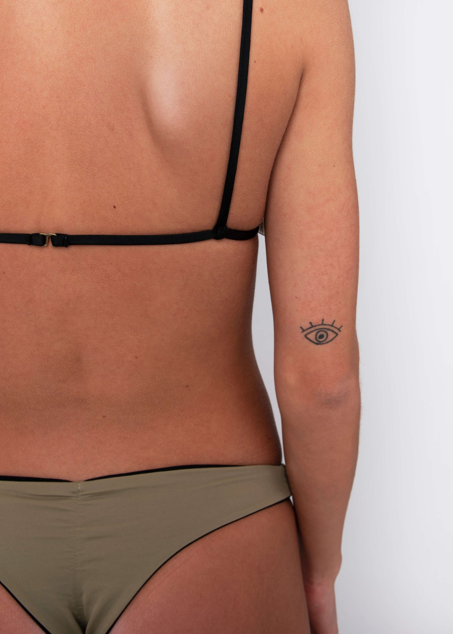 Devika "Den Lille Gudinnen" Bikini Topp - vendbar i oliven og svart